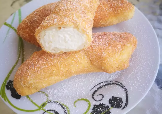 Rántott kifli túróval töltve Rántott kifli túróval töltve