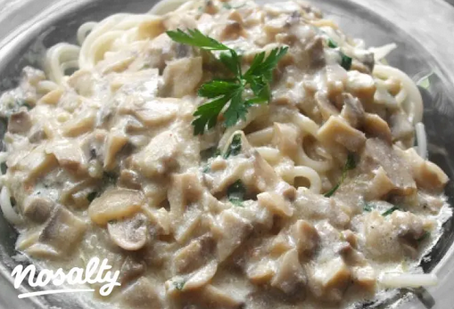 Tejszínes gomba spagetti tésztával Tejszínes gomba spagetti tésztával