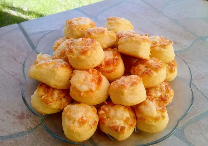 Sajtos-burgonyapogácsa Sajtos-burgonyapogácsa