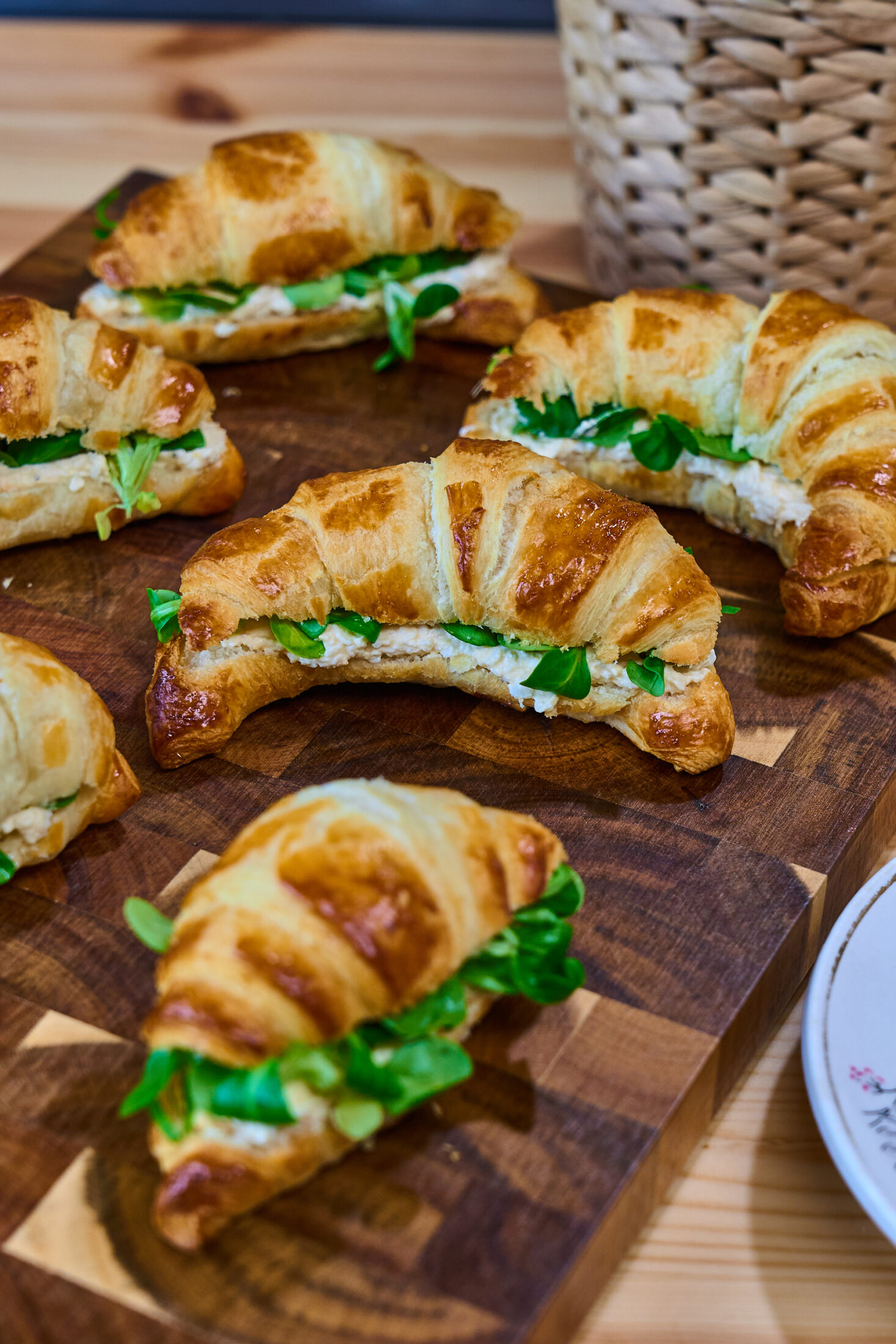 Croissant tojásos-sajtos krémmel Croissant tojásos-sajtos krémmel