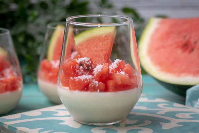 Kókuszos panna cotta görögdinnyével Kókuszos panna cotta görögdinnyével