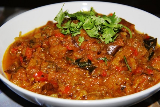 Baingan bharta avagy indiai padlizsánfőzelék Baingan bharta avagy indiai padlizsánfőzelék